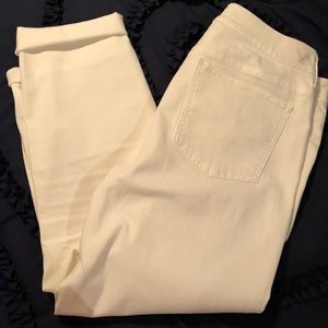 SALE!  AE tomgirl Jeans white